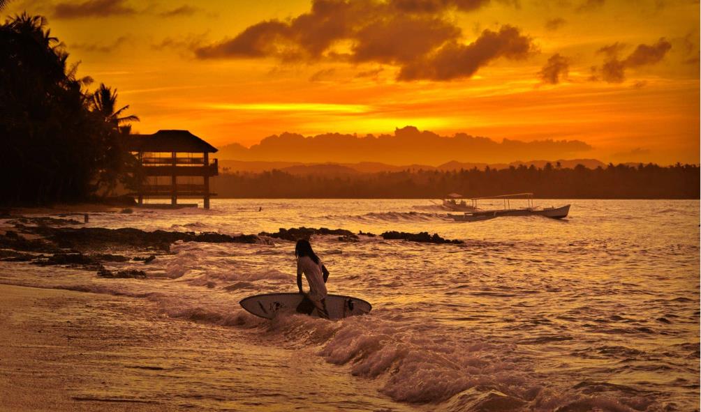 Living by the sunset in the Philippines 