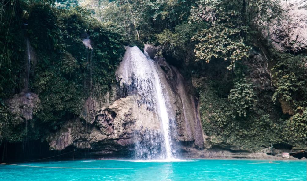 Island hopping in the Philippines 