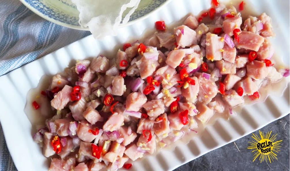 Wet market shopping for tourists 