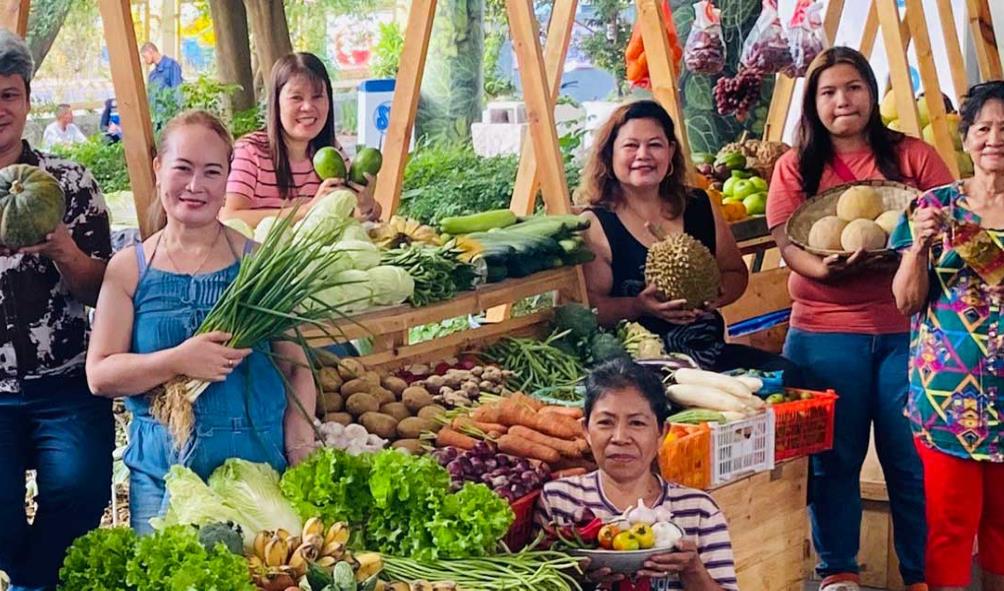 Philippine market stalls 