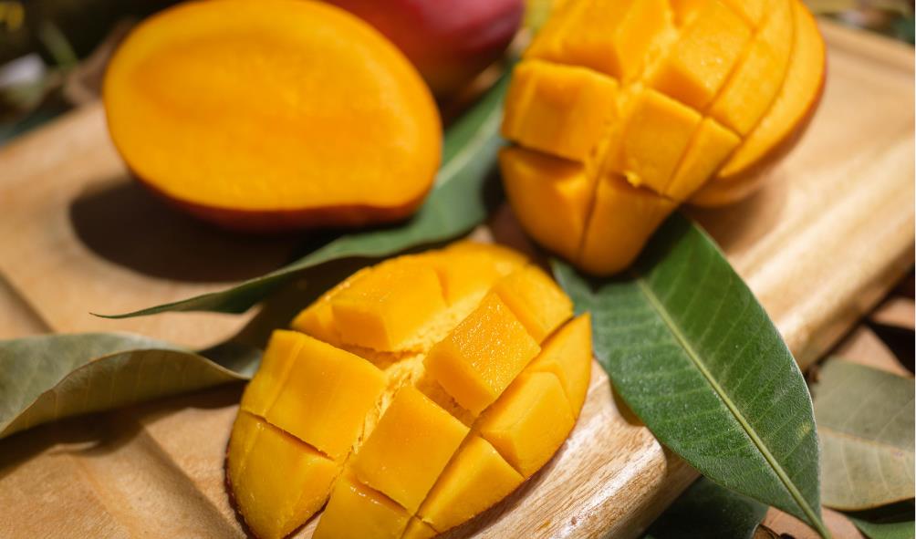 Mango float Filipino dessert 