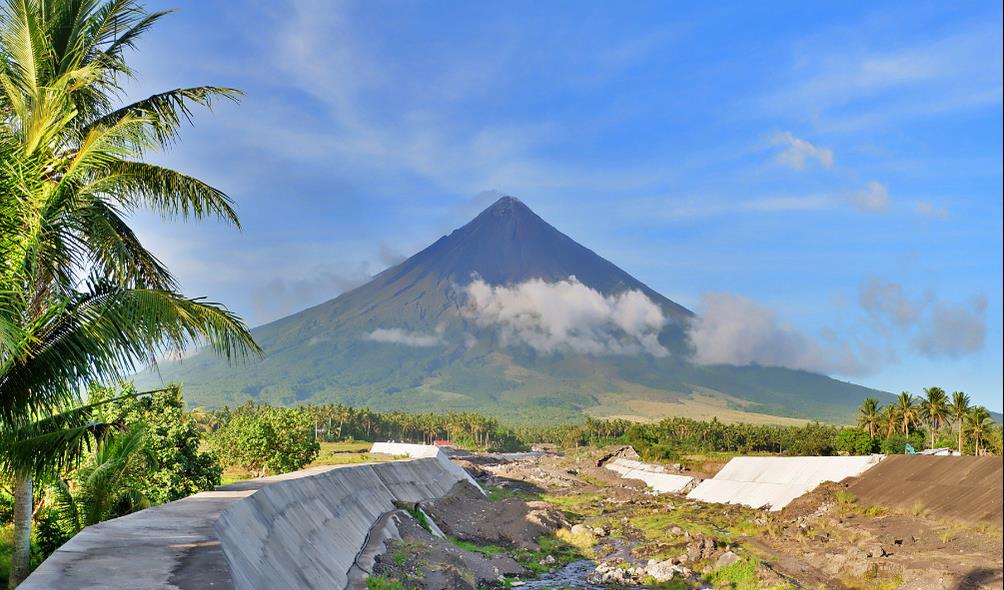 Volcano hiking Philippines 