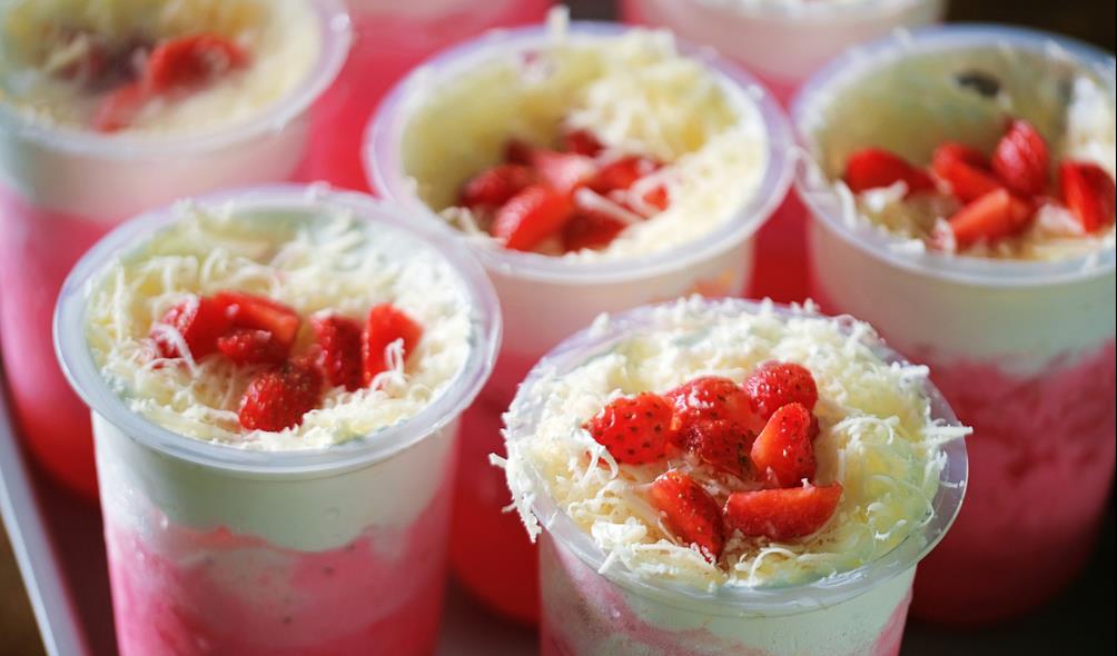 Tropical fruit meal creativity 